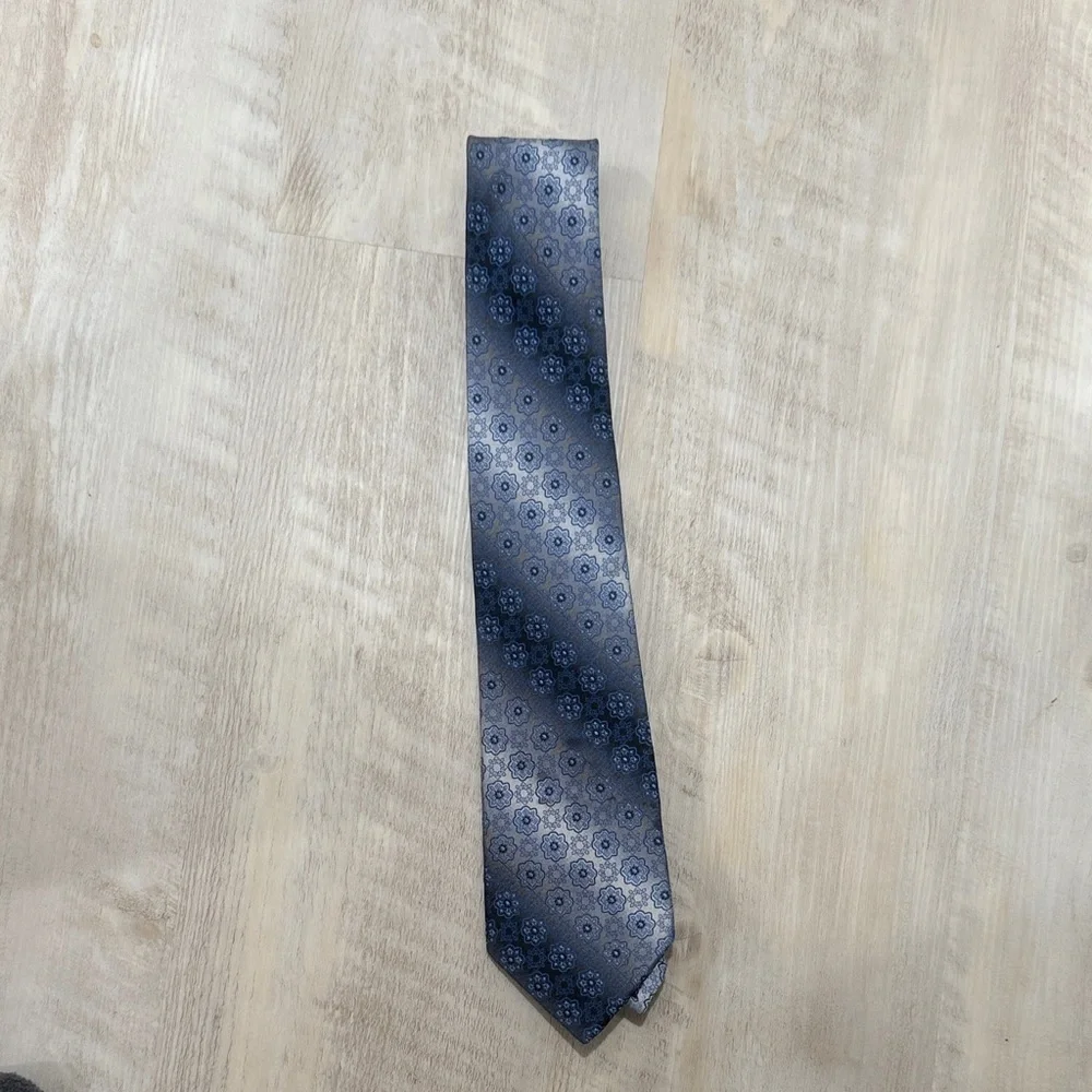 Elegant Blue Patterned Tie